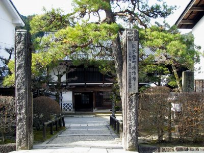 Wakihonjin Okuya Entrance